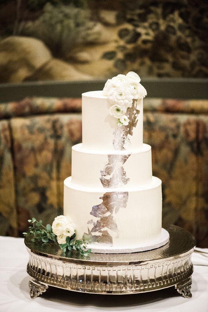 silver-leaf-wedding-cake