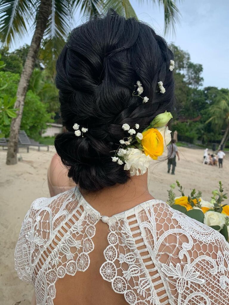 15 Statement Accessories To Glam Up Your Simple Bridal Hairstyles