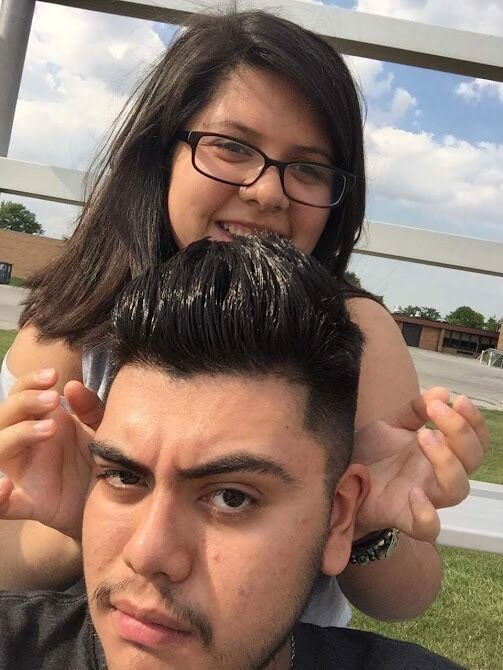17 years old, feeling new relationship jitters. We only lasted 3 months lol. 
17 años, sintiendo nervios por la nueva relación. Nadamas duramos 3 meses jaja.