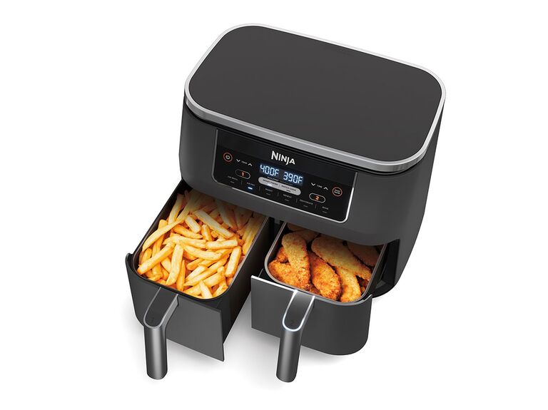 Ninja air fryer ranskanperunoilla ja kanalla