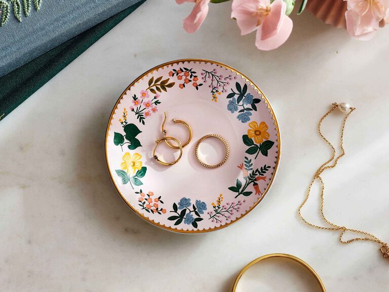 The 35 Best Anniversary Gifts for Her (Sorted by Price)