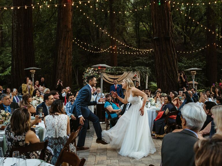 Friluftsliv wedding couple dancing in redwood forest