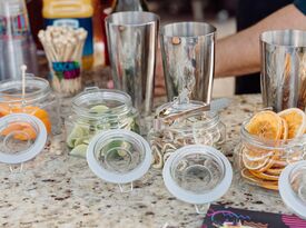 Sip Happens Mobile Bar - Bartender - Orlando, FL - Hero Gallery 3