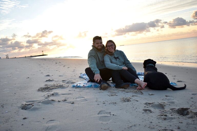 Celebrating their second anniversary spent in their favorite place - Cape Cod. Samantha showed Pete and Nova around Brewster, Hyannis & Yarmouth - all areas that Samantha grew up visiting every summer with her family. 