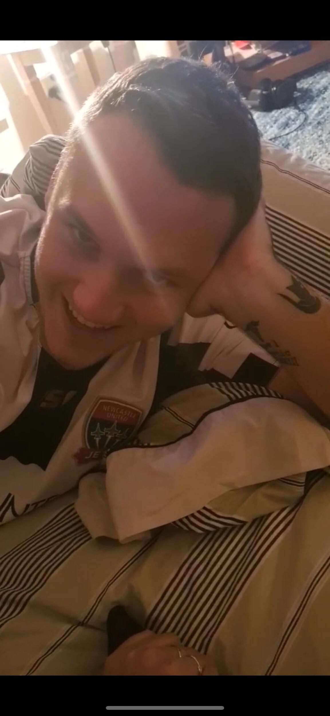 Ben’s flirting skills did not falter even when they started dating. She is one lucky lady!