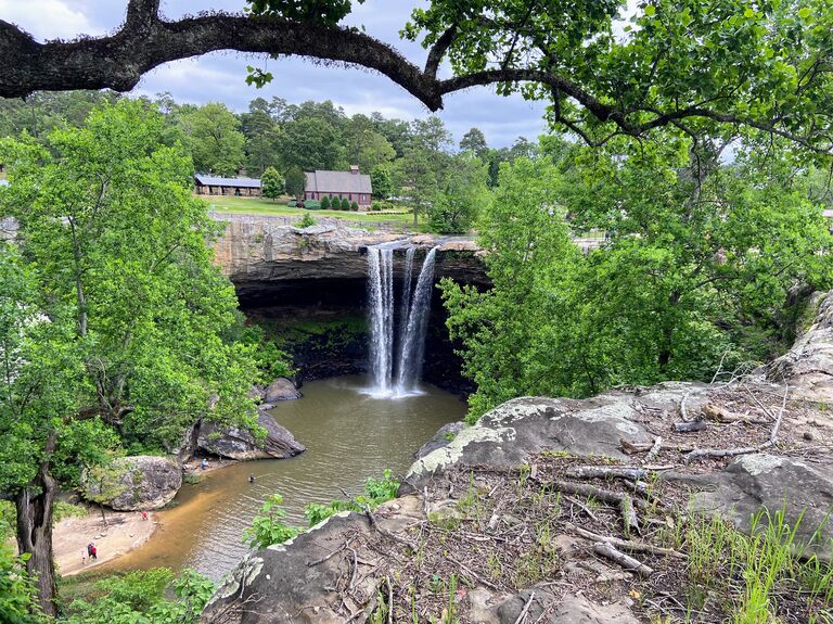 Waterfall proposal spot in Alabama