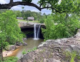 Waterfall proposal spot in Alabama