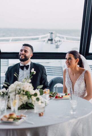 how much to rent a yacht for a wedding