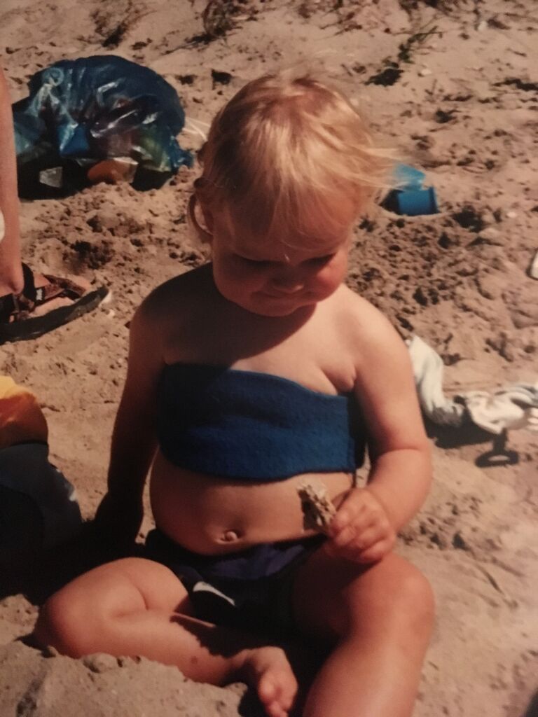 Miss chubby cheeks, Nathalie, arrived into this world to Anna and Fred. Her love for the beach was instantaneous.