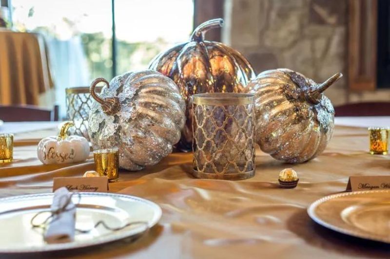 Thanksgiving theme ideas - glitter and gold