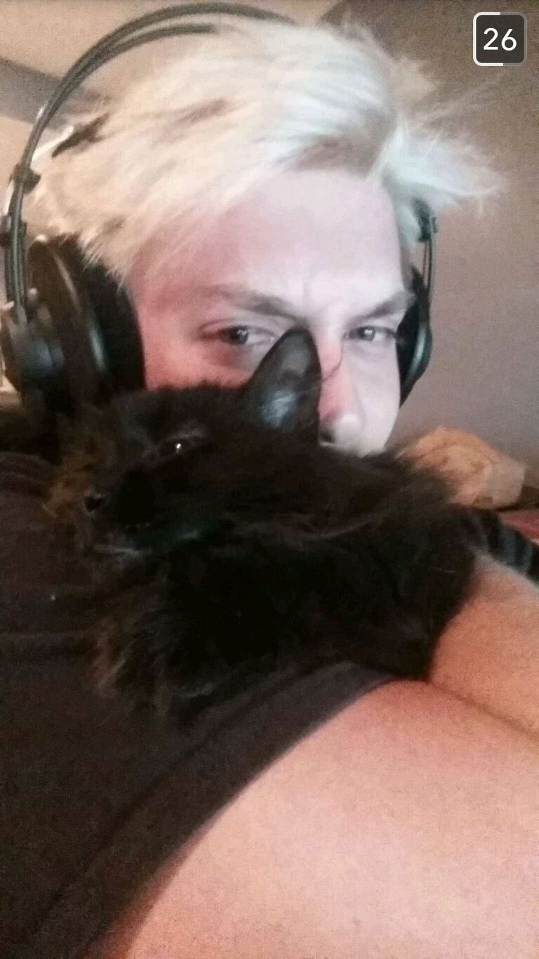 Ben used to have bleach blonde hair 👀