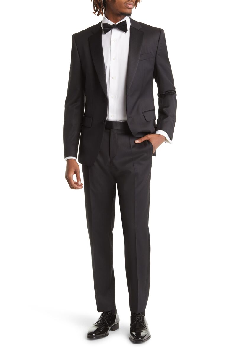 Tuxedo for the father of the groom by Hugo Boss. 