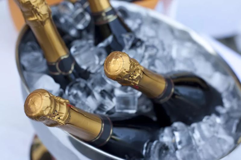 New Year's Eve Party Ideas for 2024 - bubbly bar
