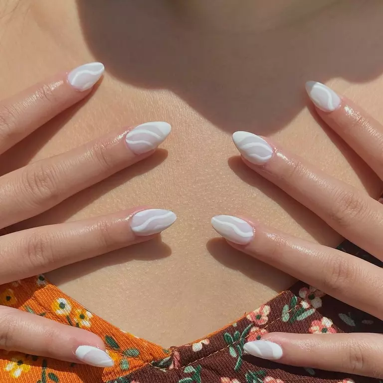 30 Ideas for Trendy White Wedding Nails