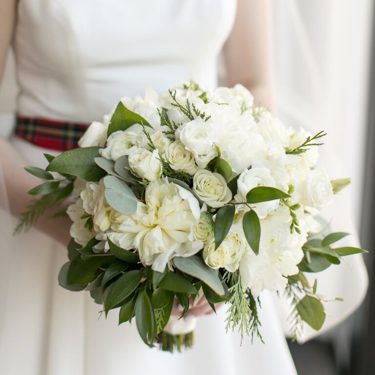 20 Stunning Winter Wedding Bouquets for Cold-Weather Ceremonies