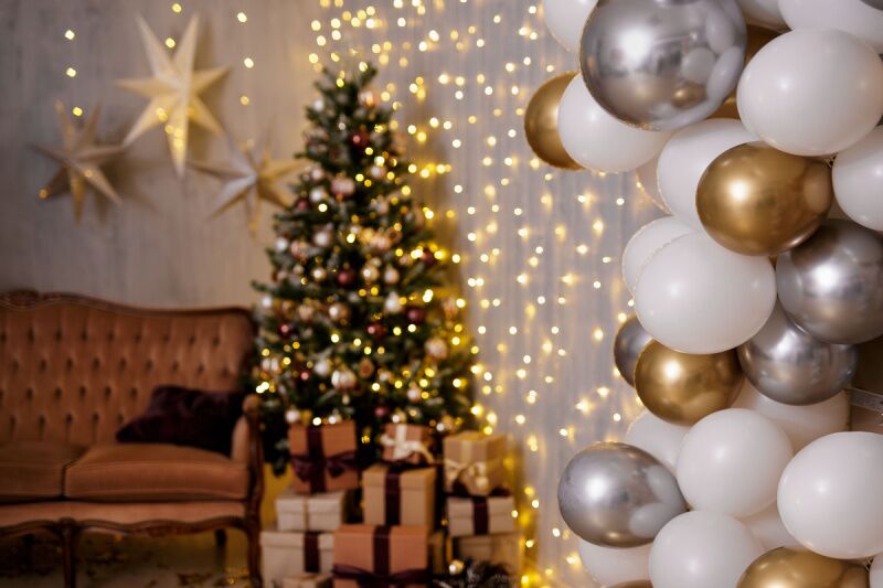 Christmas balloon wall decor Christmas birthday party ideas