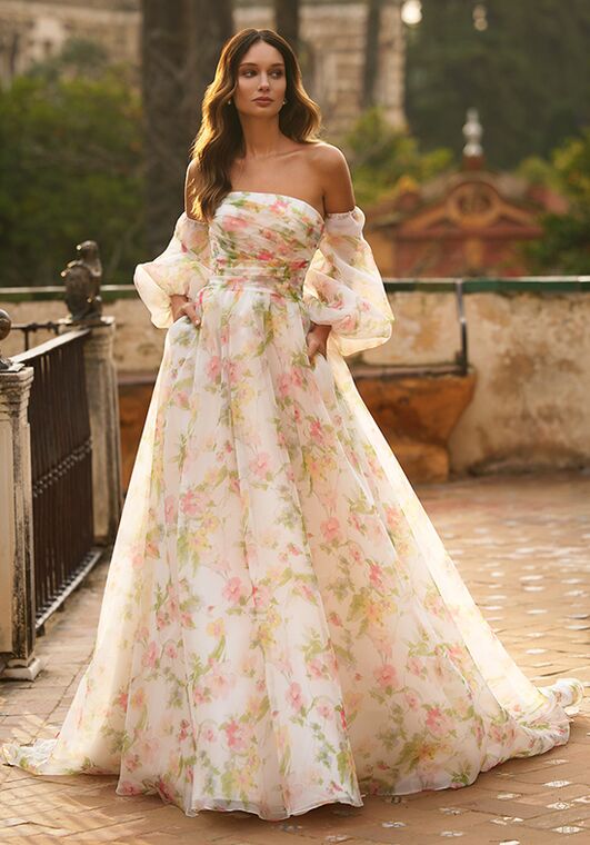 moonlight dresses design Moonlight dress In this stunning party dress you'll sparkle like the moon.  It's ideal for any special occasion. Dresses from Agwa Arabia at Boksha