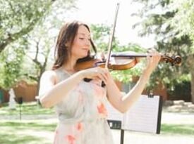Violinist Carolina Herrera - Violinist - Toronto, ON - Hero Gallery 3