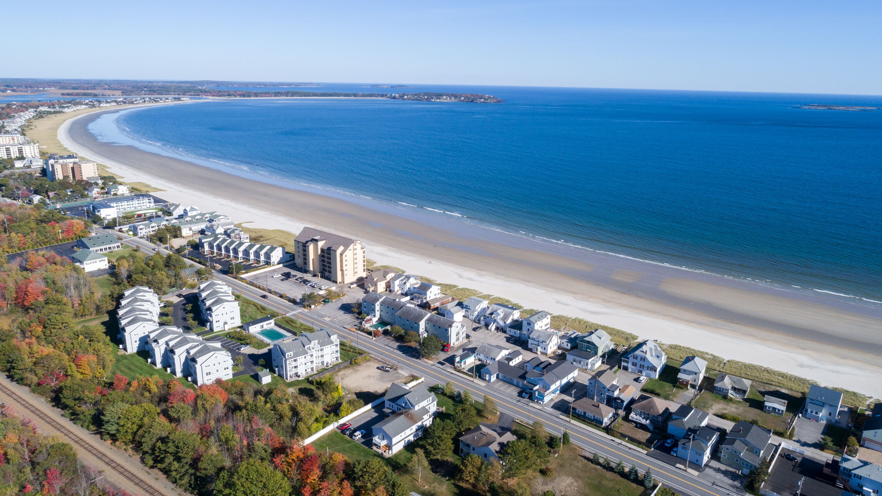 Beach отзывы. Waves Oceanfront Resort,old Orchard Beach,me. Old Orchard Beach me. Олд Орчард Бич штат Мэн дома фото.