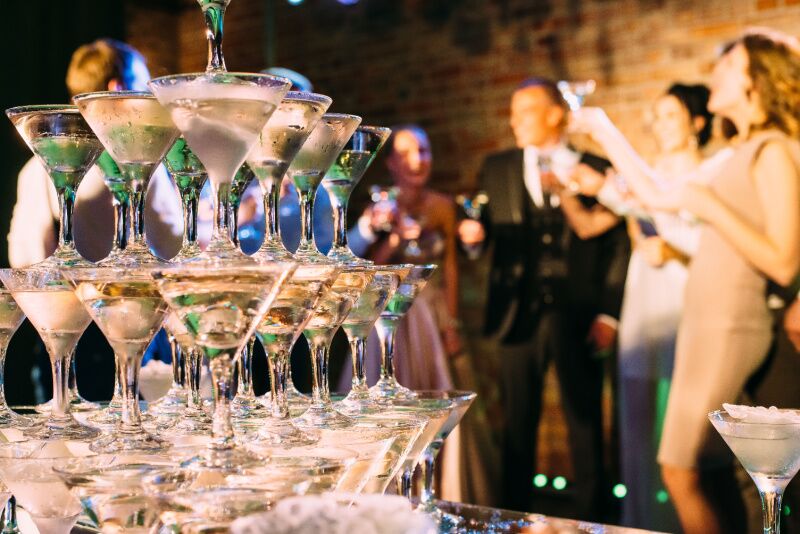 Old Hollywood theme party idea - champagne