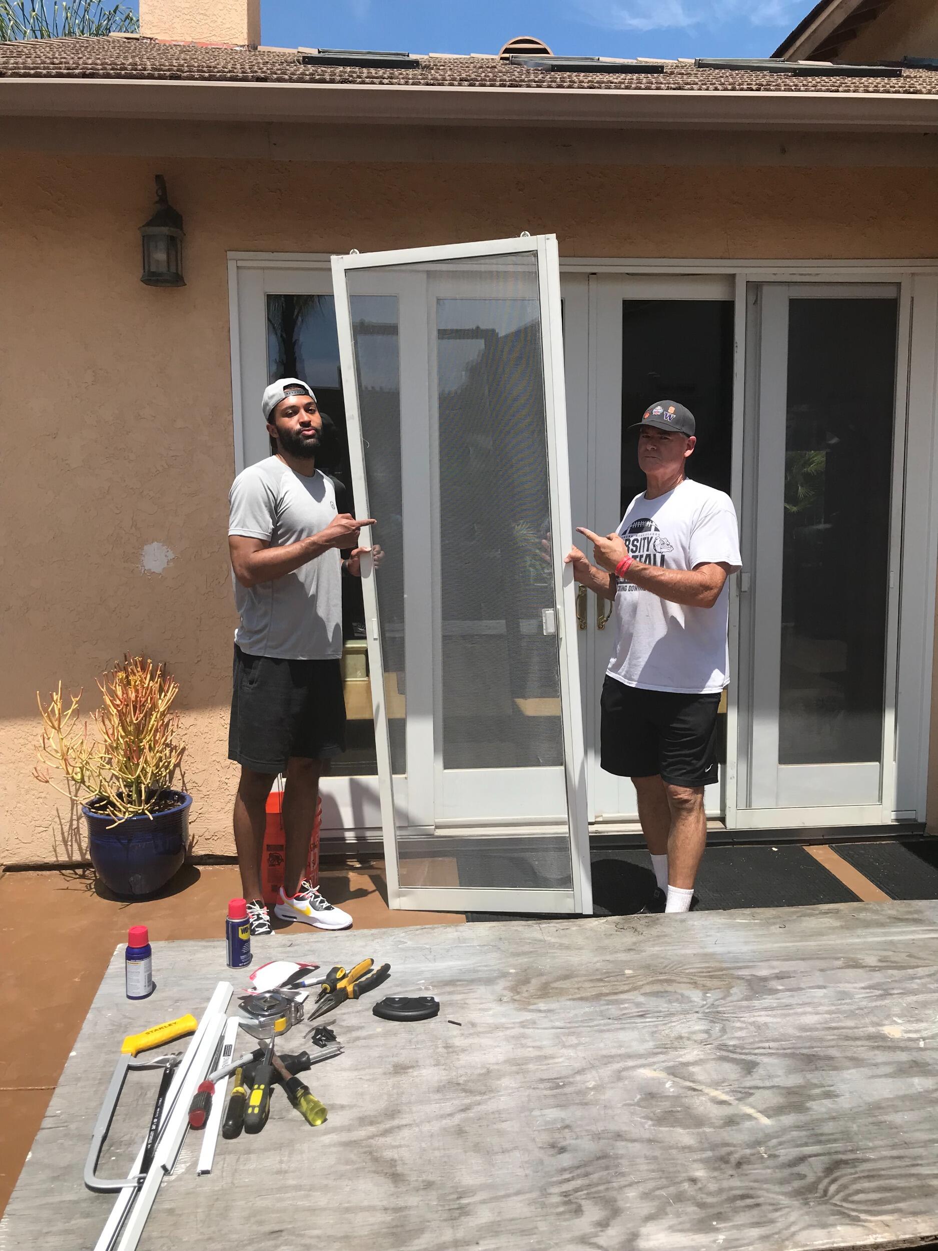 Cam visiting the Plum fam for the first time and Mr Plum putting him to work immediately. Now they call themselves the "screen team". 