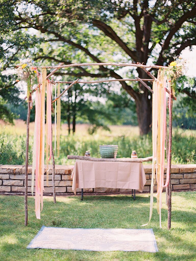 19 Dcor Ideas For A Rustic Ceremony