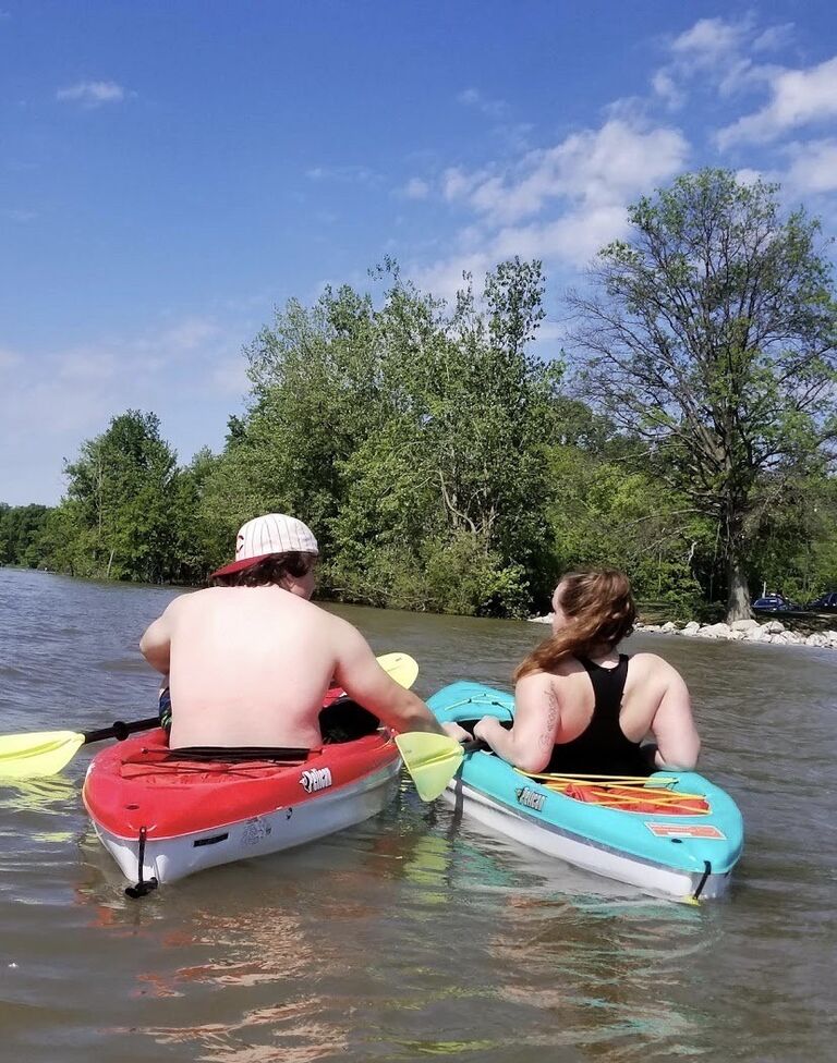 Michael visits Columbus, Marisol's hometown. Together with their friends, they enjoy the sunny adventure in the Scioto River in the midst of covid.
