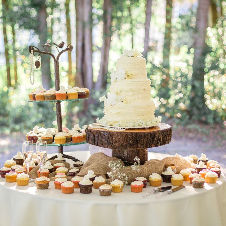 Country Inspired Wedding Cake Display