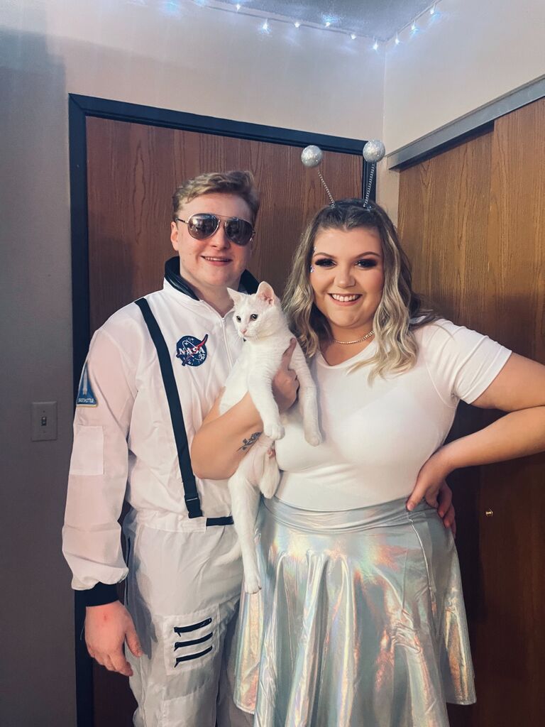 Our astronaut & alien costume debut feat. baby Casper 