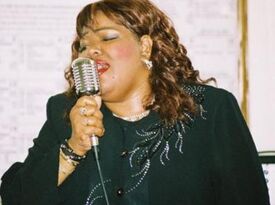 Linda J. Martin - Jazzysongbird - Jazz Singer - Milwaukee, WI - Hero Gallery 4