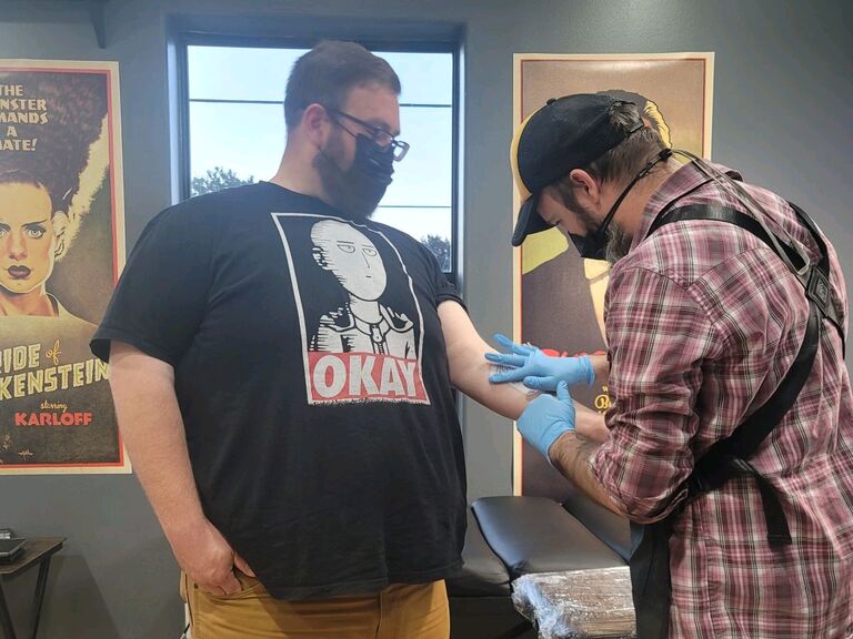 Shelby takes Josh to get his very first tattoo, making it a memory they’ll both carry forever—quite literally! Shelby also gets a tattoo that day from her favorite movie, Tangled.