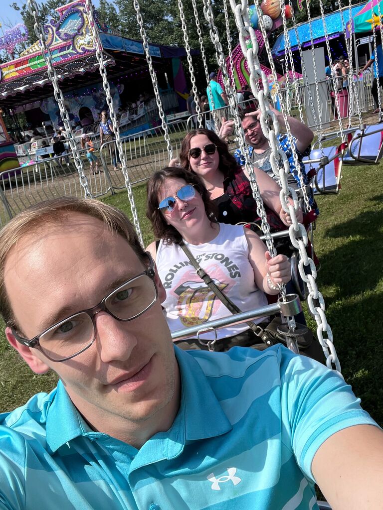 Spending time with friends at carnivals in the summer is our jam 