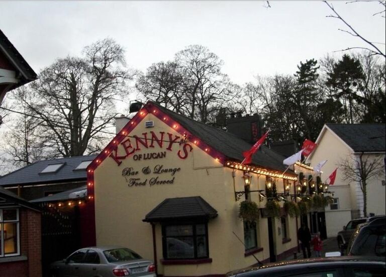 We had our first date at Kenny's Pub in Lucan for their weekly table quiz. Let's go Table 2!