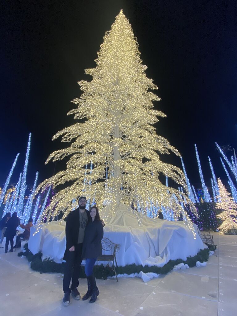 Date #2... a little delayed (had to break up with my gallbladder first) but worth the wait. Christmas lights and hot cocoa, and look at that our first photo together. 