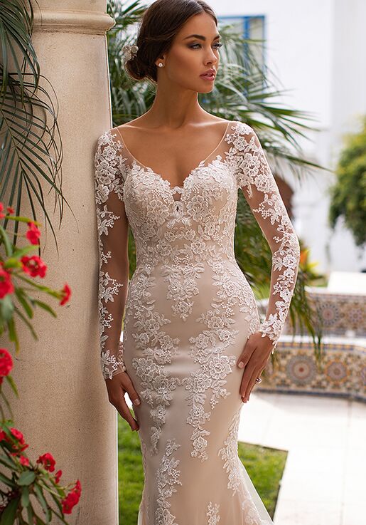 mermaid style lace wedding dress
