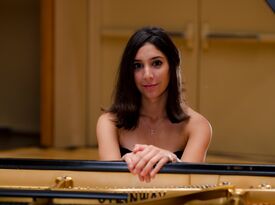 Lara Mirinjian - Pianist - Long Beach, CA - Hero Gallery 4