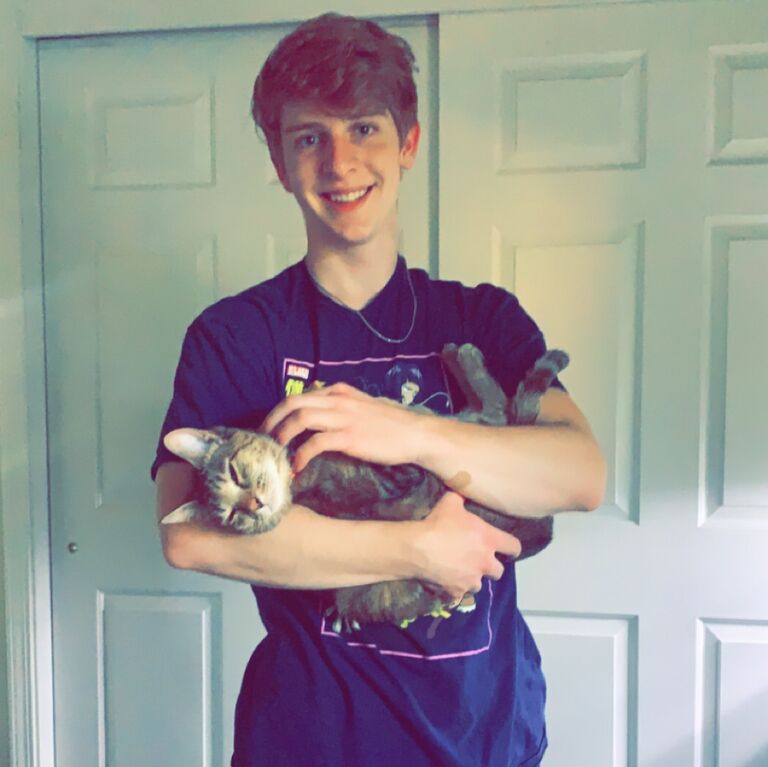 Coming back from college to visit Jorian but we all know it is actually to visit the cats 💜