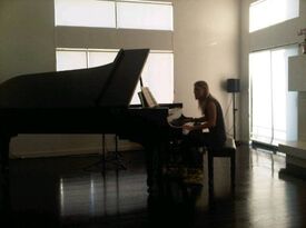 VRBANVSREX - Singing Pianist - Irvine, CA - Hero Gallery 4