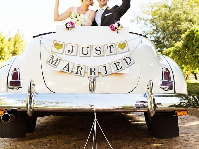 Wonderlijk 13 Perfect Wedding Car Decorations For That “Just Married” Ride LY-91