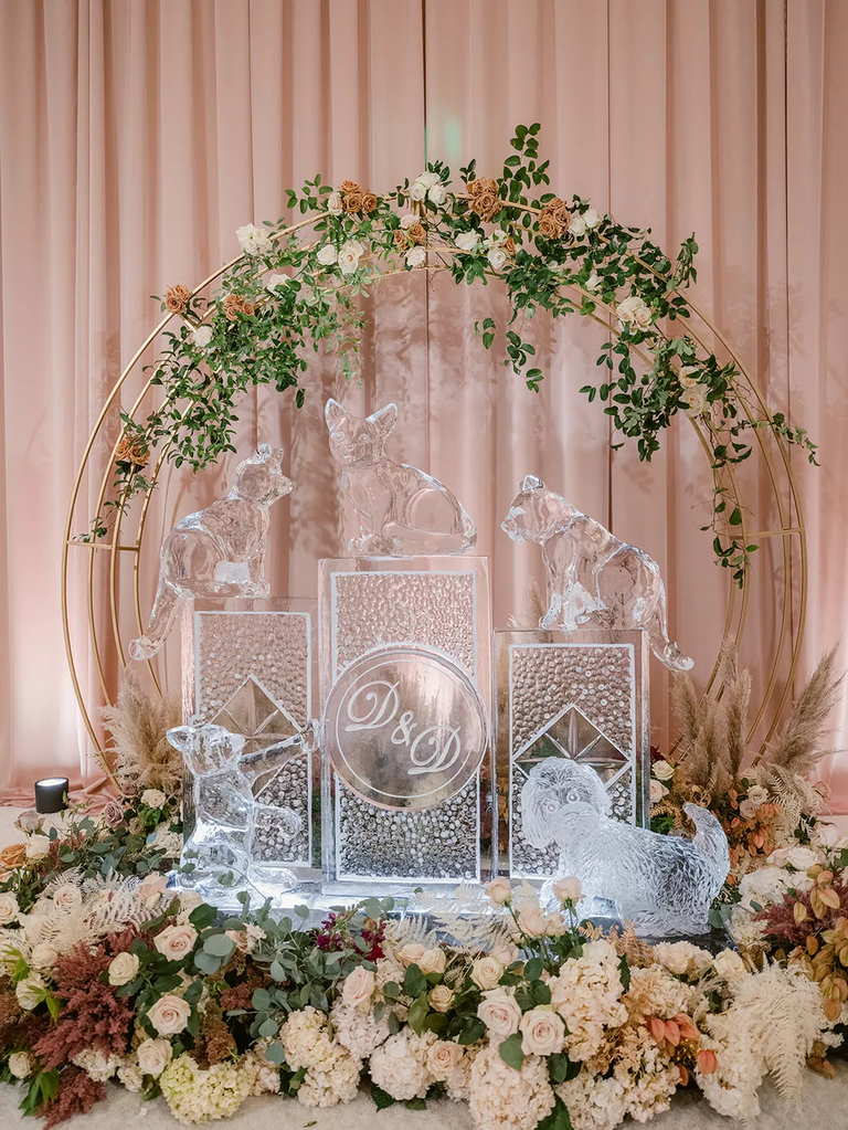 Pet-themed wedding ice sculpture for your reception