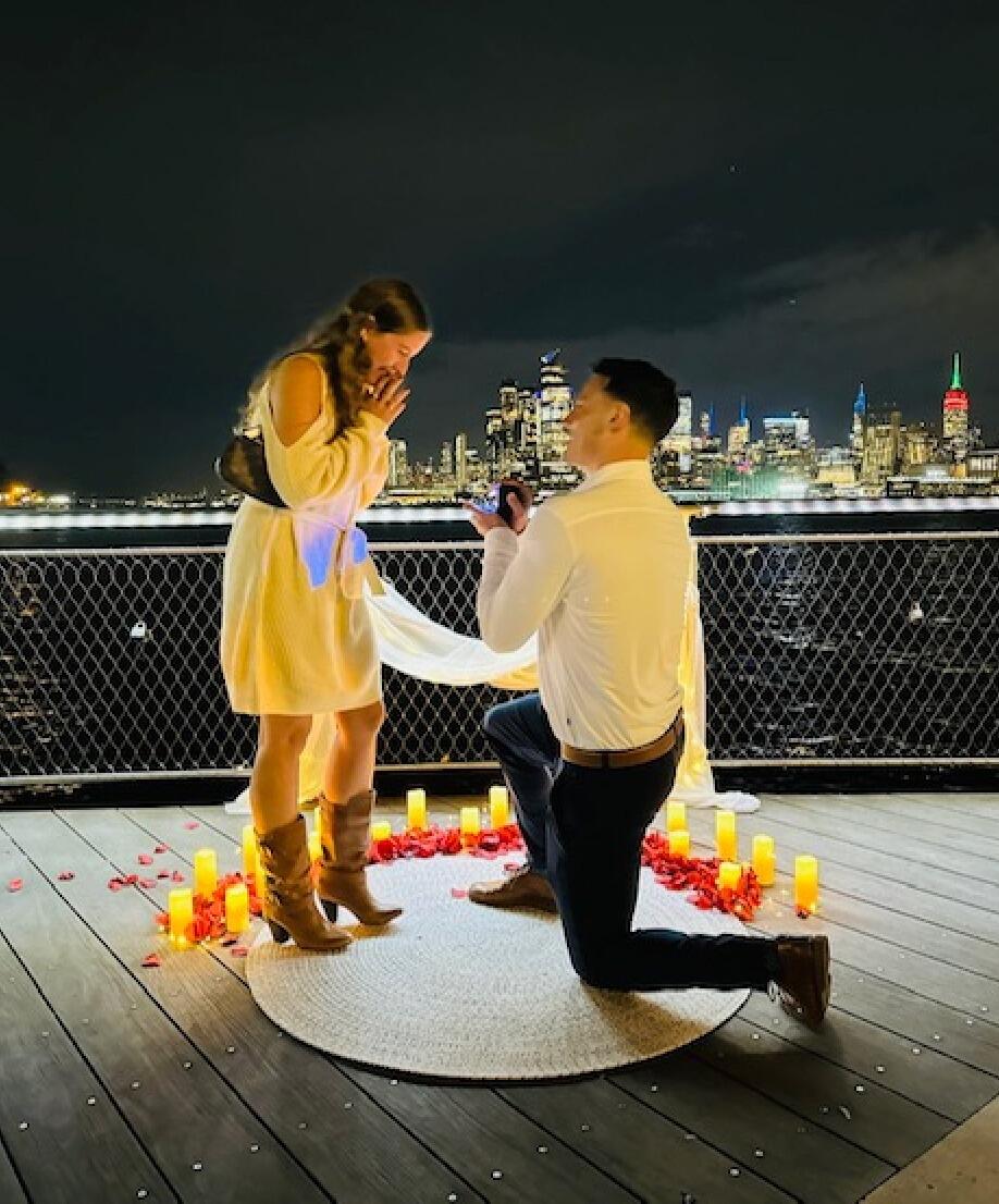 Jack proposes to Taylor at the Hoboken Pier!