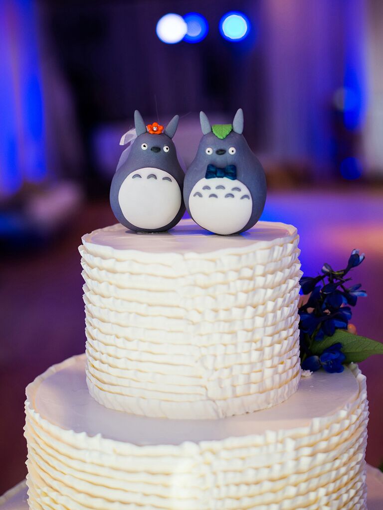  Funny  Cake  Toppers  for the Minimalist and Lighthearted Couple