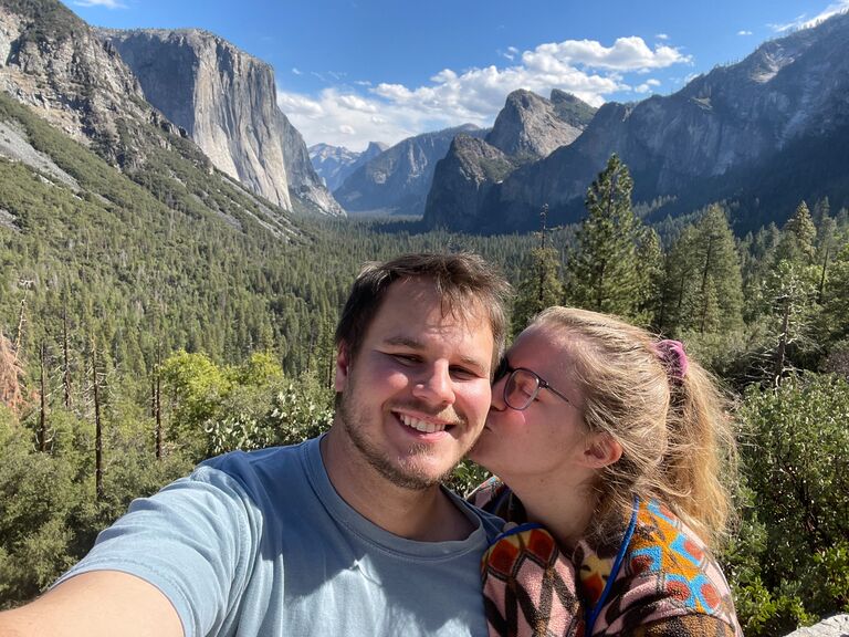 We travel from Las Vegas to Yosemite National Park in a camper van - We see wild donkeys, get a flat tire in the middle of nowhere, and see giants sequoias!