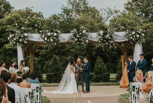 Sweet garden wedding brings vintage style to Tennessee barn