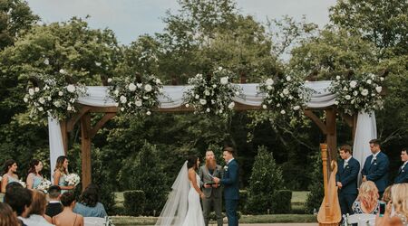 Sweet garden wedding brings vintage style to Tennessee barn