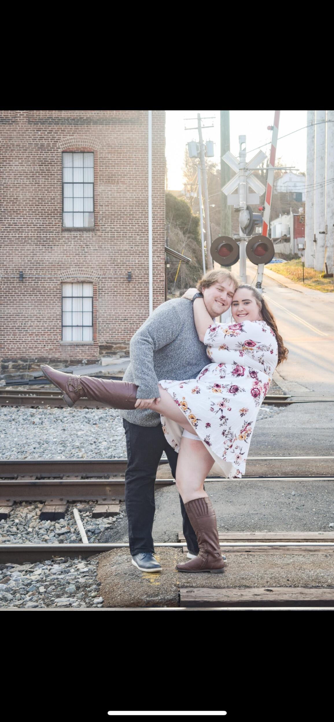 Sarah surprised Brett with 6-month anniversary pictures. 