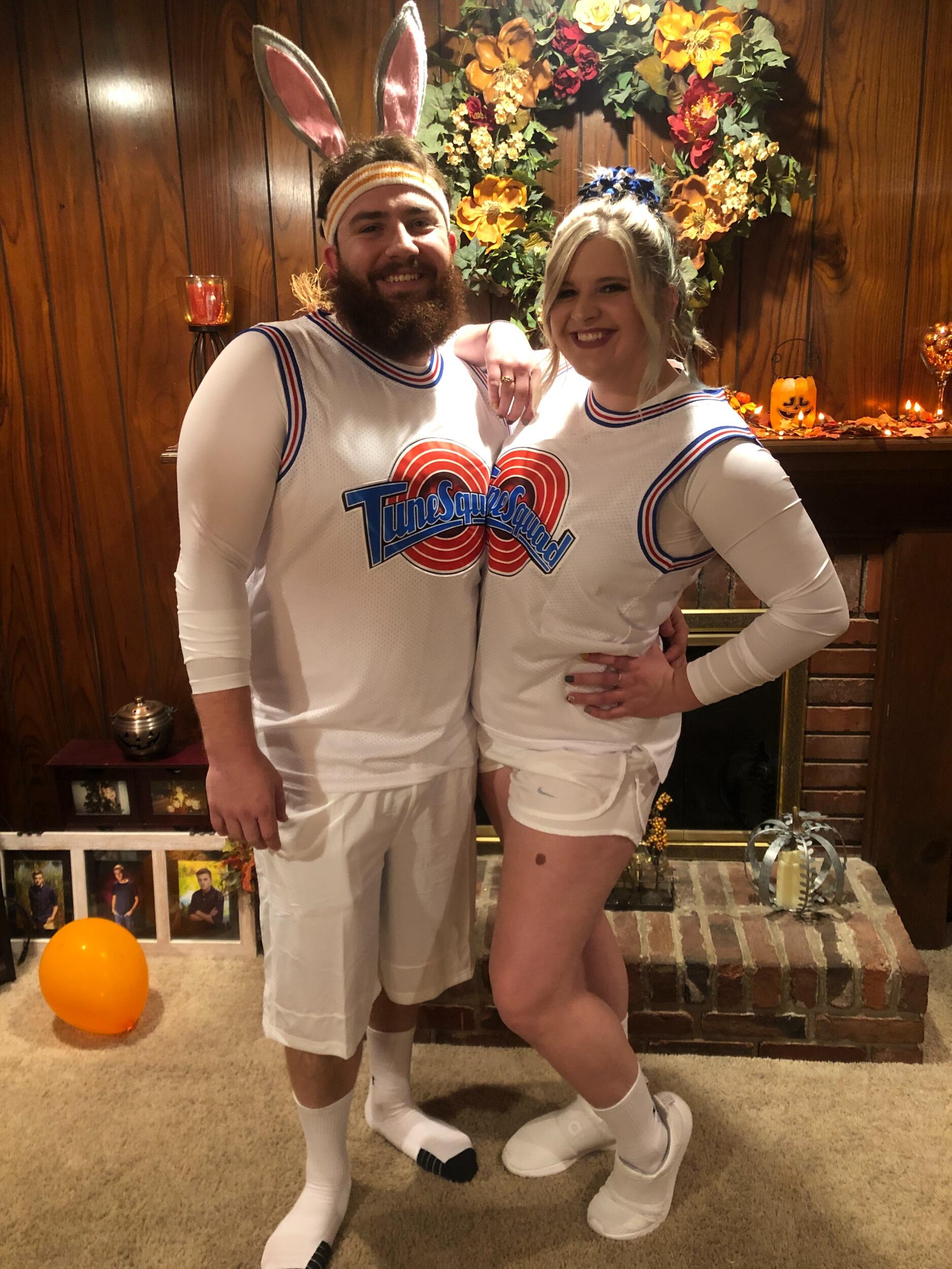 Bugs and Lola go to a Halloween party