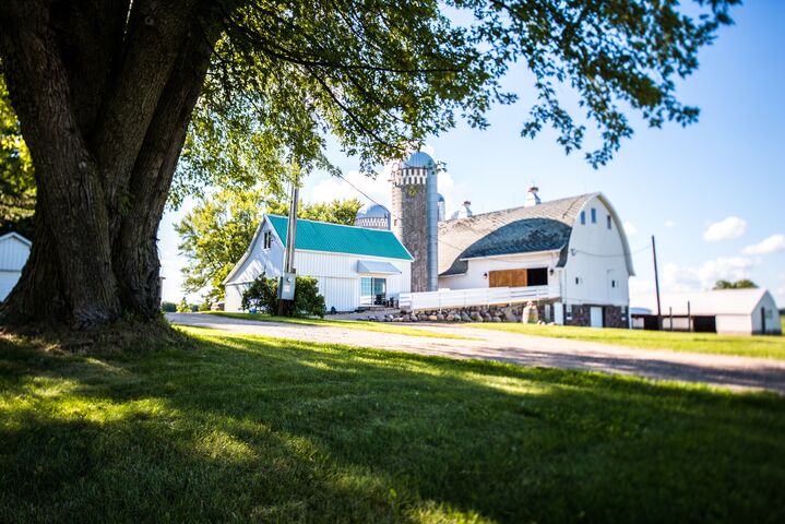 The Cottage Farmhouse NEW BARN VENUE  Glencoe  MN 