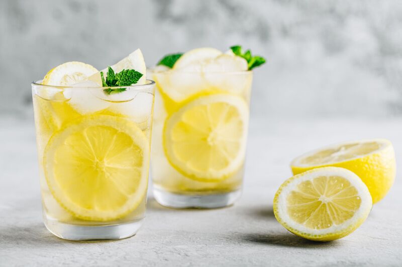 Fresh lemonade Kentucky Derby party ideas