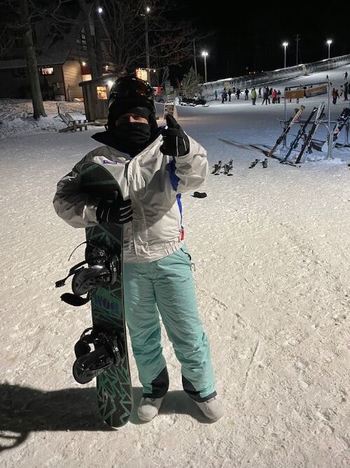 Kyle teaches Hailey how to Snowboard!